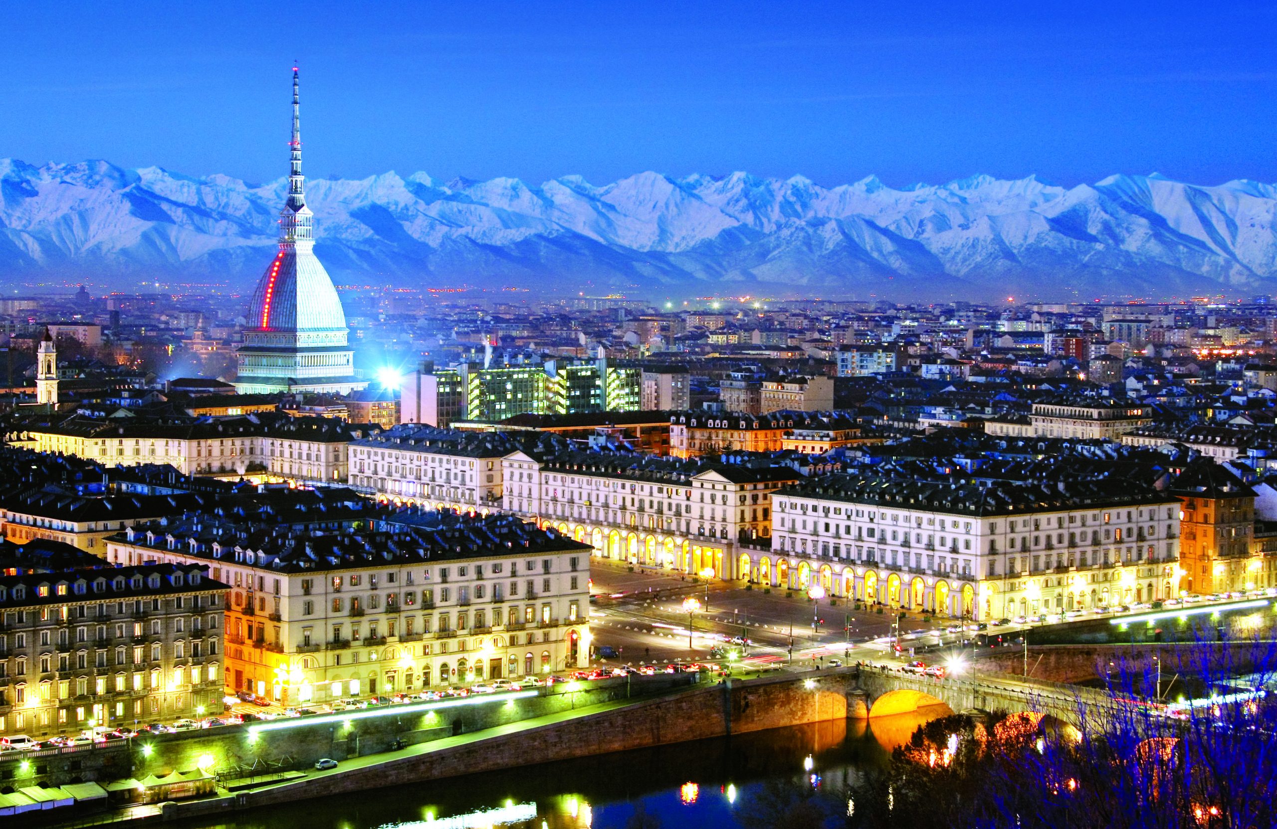 Panoramic view of Turin with mountains and Mole Antonelliana, photo by Enrico Aretini